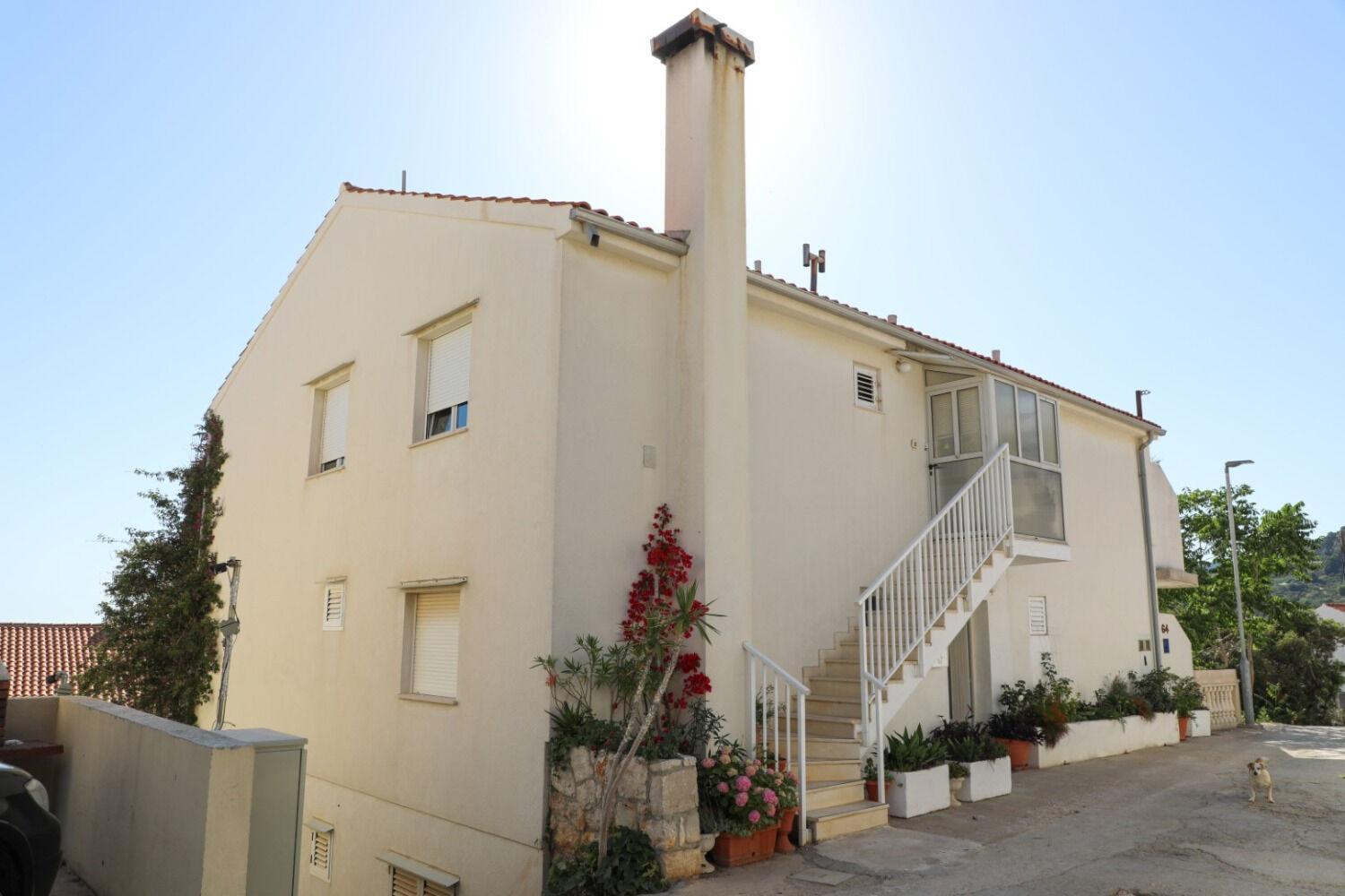 Apartment And Rooms Marlene Μίλνα Εξωτερικό φωτογραφία